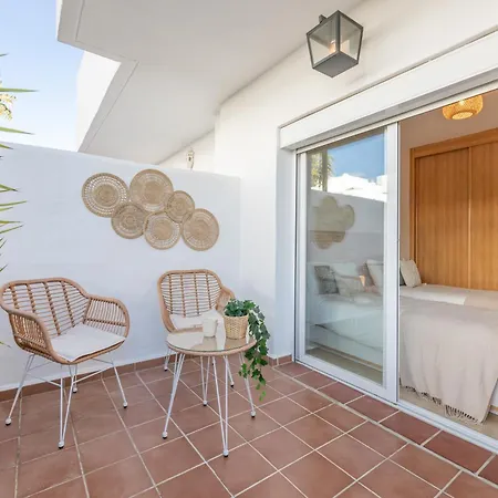Ground Floor Met Jacuzzi Apartment