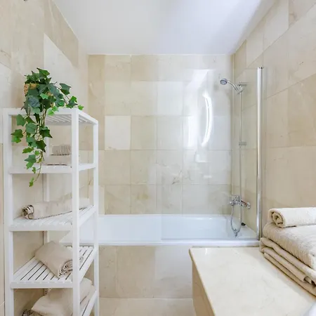 Ground Floor Met Jacuzzi